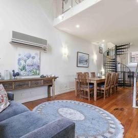 Viesnīca Centre of Queenscliff -Heritage Ballroom Apartment One pilsētā Kvīnsklifa
