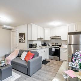 1BR Basement Condo - James Street, ξενοδοχείο σε Hamilton