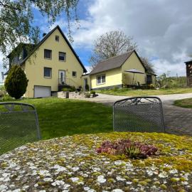 Fewo Haus Hutzelbuck in idyllisch-grüner Lage nähe AN, hotel in Ansbach