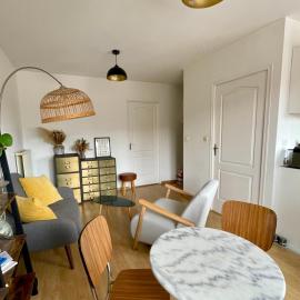 35m2 à la Madeleine: Salon, Cuisine & sdb privés โรงแรมในลามาเดอเลน