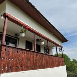 Casa rustica Cerdacul Batranesc, хотел в Urlueşti