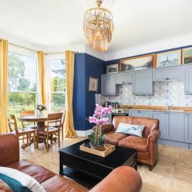 2 Spa Villas Nr Docks inc parking, hotel en Gloucester