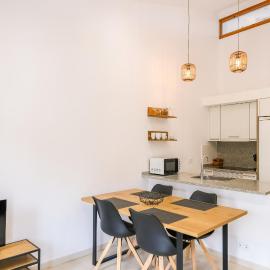 Ca l'Eudald 3, Apartamento en Besalú con terraza, Hotel in Besalú