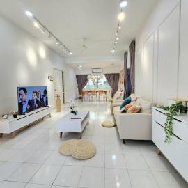 Petaling Jaya Premium Bungalow 4 Bed Rooms for up tp 18Pax, SS14, Plaza33 , 3 2 Square, Jaya One , SS2, hotel in Petaling Jaya