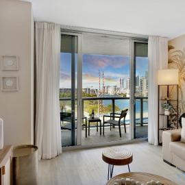 Modern Resort - Balcony - Gym - Amazing Pool, hotel in Hallandale Beach