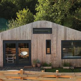 Two unique cabins wrapped in beautiful welsh scenery、Presteigneのホテル