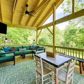 Highlands Cabin| Tubing, Trails & Highlands Charm, Hotel in Highlands