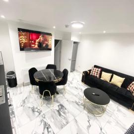 THE ROYAL BOUTIQUE WESTMINSTER LODGE by LONDON SLEEP 9, hotel in Hayes