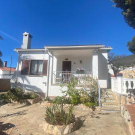 Villa Fleuret, hotel in Creixell