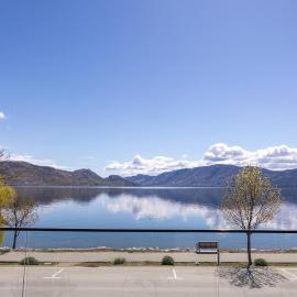 Premium Deluxe suites 201, khách sạn ở Peachland