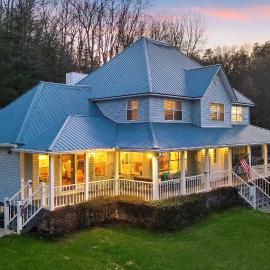 Spacious Murphy Home w/ Game Room + Fire Pit!, Hotel in Murphy