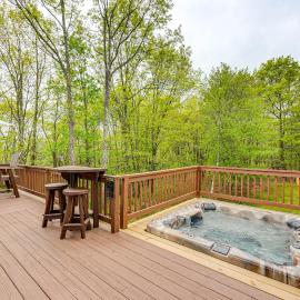 Game Room, Hot Tub! Cabin 9 Mi to Big Boulder Mtn, hotel in Albrightsville
