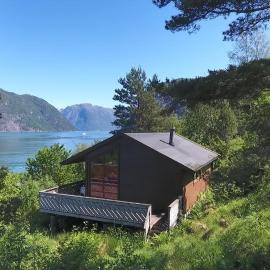 Fjordhytte-2 am Hardangerfjord, grandioses Fjordpanorama, 20 PS Motorboot mietbar!, hotel em Ænes