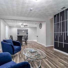 Charming 4-Bedroom Home next to AT&T Rangers Stadium, hotel u gradu Arlington