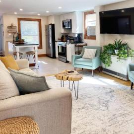 Cozy 3 Bedroom Getaway with Hot Tub, hotel u gradu Barlington