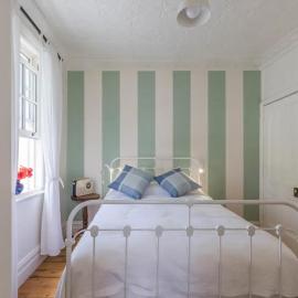 Islay House - Stripey Room, hotel in Woodend
