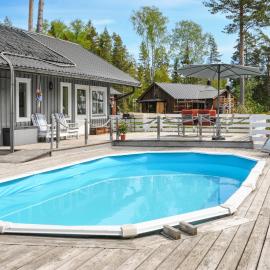 Amazing Home In Hammarö With Lake View，Hammarö的飯店