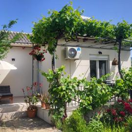 Ioannis Houses - gemütliches Ferienhaus im Olivenhain