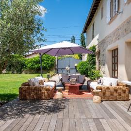 L'Antiquaire - Chic and trendy family house with garden and swimming pool, hotel en Écully