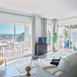 HOUSE WITH AMAZING VIEWS , OVERLOOKING THE FESTIVAL TOWN OF SITGES