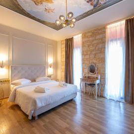 L Suites The Writer's House, hotelli kohteessa Gythio