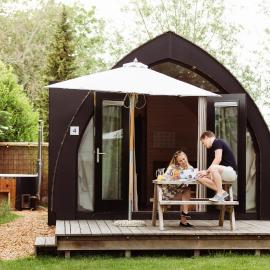 Pod huisje met hottub, hotel u gradu Dokkum