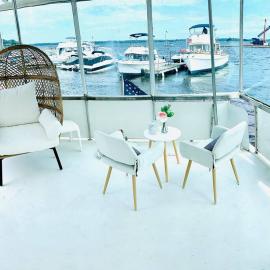 Beautiful Yacht in Clayton, NY!, hotel di Clayton