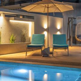 Sisomar Suites with Private Pool, by ZanteWize, hotel a Gaïtánion