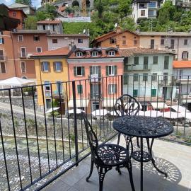 Argegno's River - Central Apartment lake view