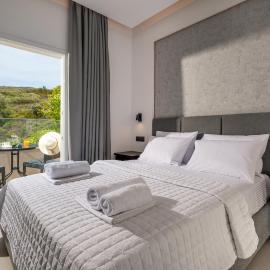 Honey Holiday Hotel, מלון בבליון