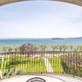 Casa Vacanze Maddalena - Palazzetto sul Lago - Diamante Blu, hotelli kohteessa Marta