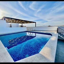 Oceanview Condo / Rooftop pool