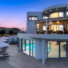 Villa Zafira - Seaview Manor with Heated Pool, khách sạn ở Kallithea Rhodes