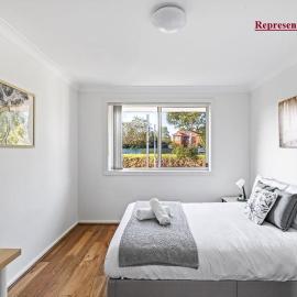 Serene Double Room in Panania - Close to Stations & Shops - Shared Bathroom, hotel in Panania