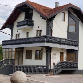 Teal Apartment 2, hotel a Bihac