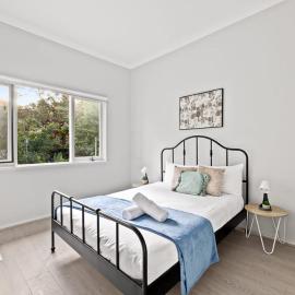 Cozy Queen Room - Nearby Transport & Shop - Shared Bathroom, hotel in Killara