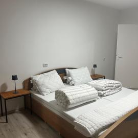 Sleep and Fly room's by Dado & Lela, hotel in Velika Gorica