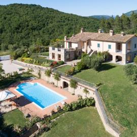 Agriturismo Villa La Maesta、コルチャーノのホテル