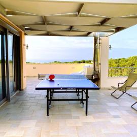 Deluxe Villa Ianthos - Outdoor Hot Tub & Kids Pool، فندق في Gállos