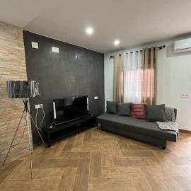 3-Bedroom Home, Free Parking,10 Minutes from Seville