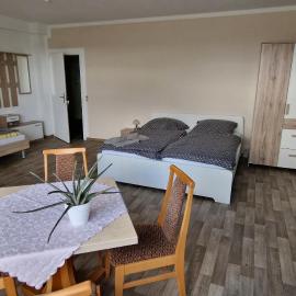 FlyInn&Sleep, hotel in Schöngleina