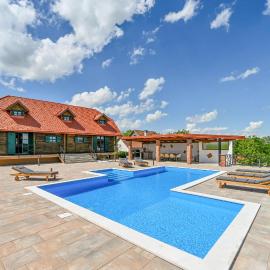 Luxurious Home In Lestakovec With Sauna