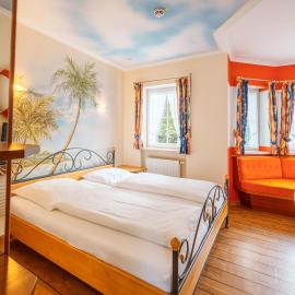 König Ludwig Design Hotel NEU Zimmer mit Sauna oder Whirlpool, genug Parkplatz, hotel i Altötting