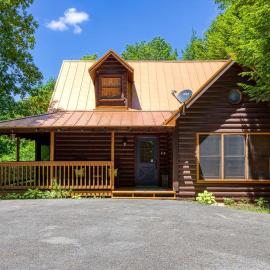 Moonrise Cabin- Hot Tub, Arcade, 560 FREE tickets each paid day!!!