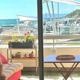 Appartement en face mer, hotel in Six-Fours-les-Plages