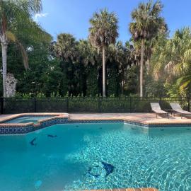Cozy home with big pool in Wellington!, hotel a Wellington