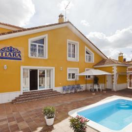 Tiara Vacaciones, Hotel in Nava de la Asunción