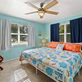 10 min Lido Key Beach ~Coastal Cabana Hideout, hotel in Sarasota