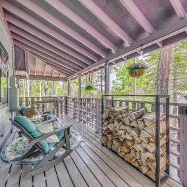 Quaint Cloudcroft Cabin w/ Stunning Forest Views!, ξενοδοχείο σε Cloudcroft
