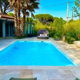 Duo indépendant, piscine et jacuzzi Espace pour vos toutous, hotel em Vidauban
